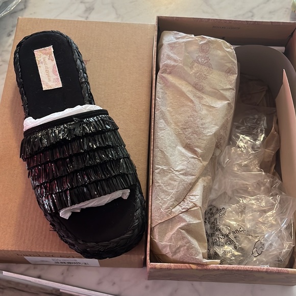 Band of Gypsies Hula Fringed Raffia Slide on platform Sandals - Picture 2 of 5